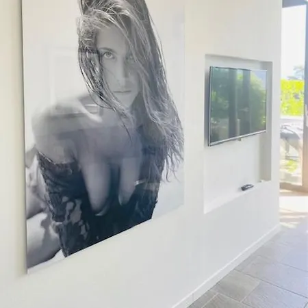 Residenza Parco Sant Andrea * ميناجيو